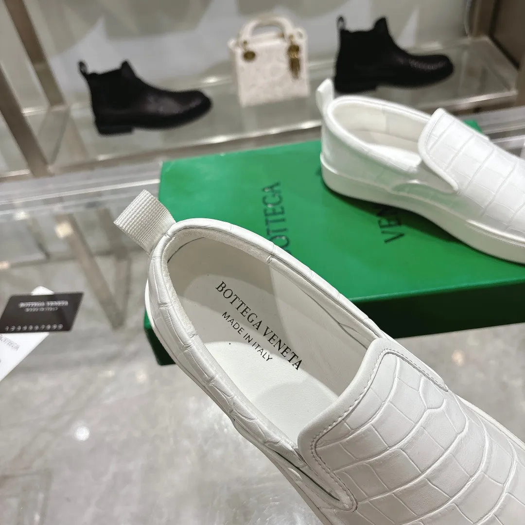 [BV] Top P: 720💰 Couple style, Size: Female 35-39, Male 39--44 (Female 40. Male 38. 45, non-refundable) Bottega Veneta 2025 new model, the highest version in the counter, Bottega Veneta counter synchronization style! Round toe braided slip-on shoes! Imported cowhide leather surface, original molded outsole! 1:1 replica! !